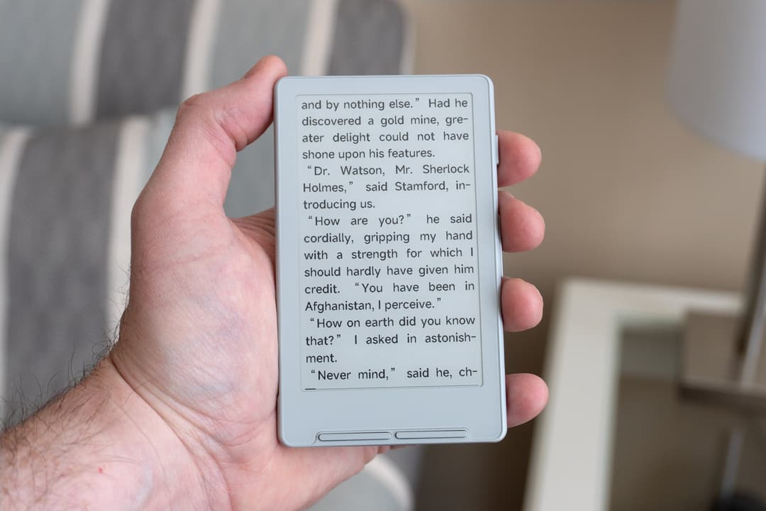 This tiny pocket-friendly e-reader is packed with frustration and potential