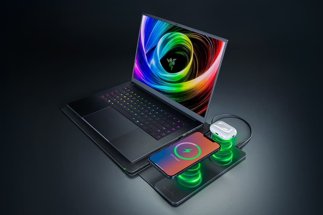 Razer’s new laptop sleeve wirelessly charges other devices