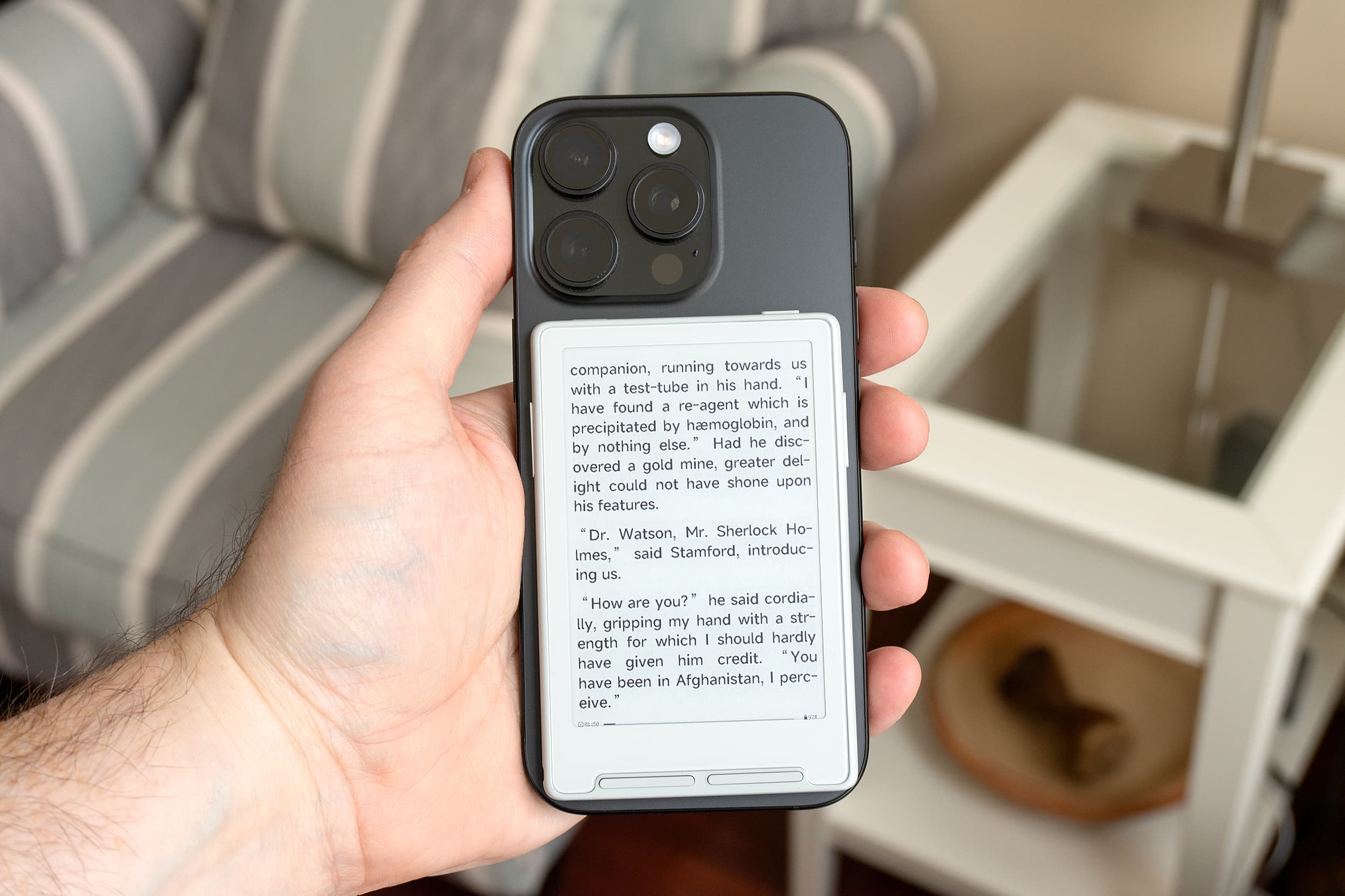 This even smaller credit card-sized e-reader has one tragic flaw