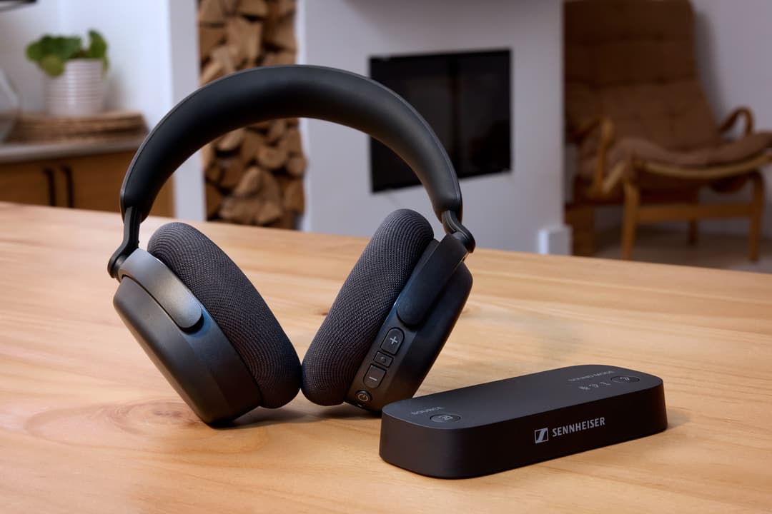 Everyone can hear your TV in their headphones using this transmitter